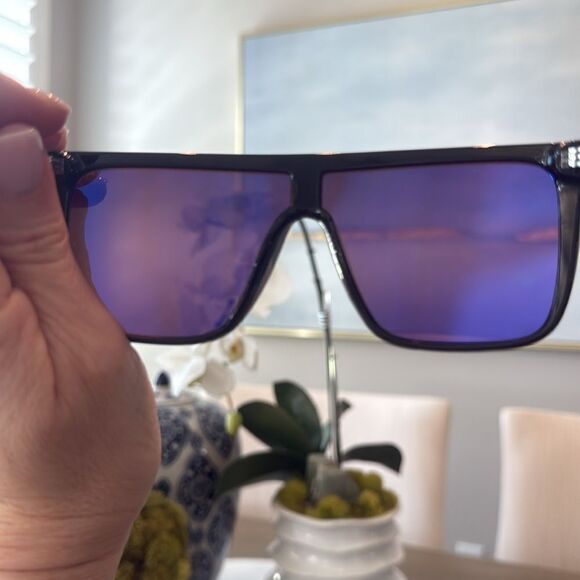 NWOT Quay Unisex "NIGHTFALL 52mm
Shield" bronze,brown /black Mirrored
Sunglasses - Picture 12 of 12